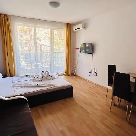 Admiral Plaza C 19 Private Cozy Sunny *
