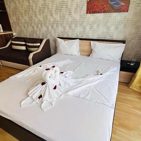 Admiral Plaza C 19 Private Cozy Sunny 아파트 써니비치